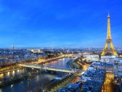 Paris Outfits for Chic and Comfortable May Days
