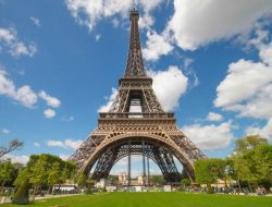 Paris Weather August Warm Sunny but Be Ready for Quick Showers